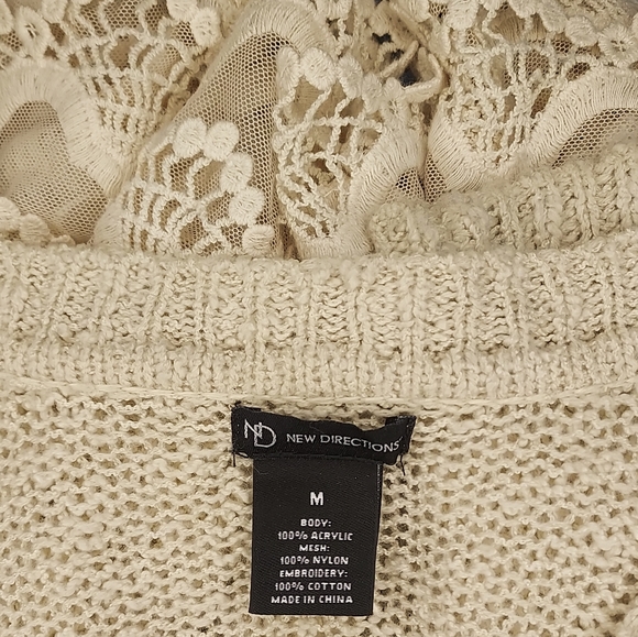 New Directions, lovely women's cream & lace size medium sweater - Picture 3 of 5